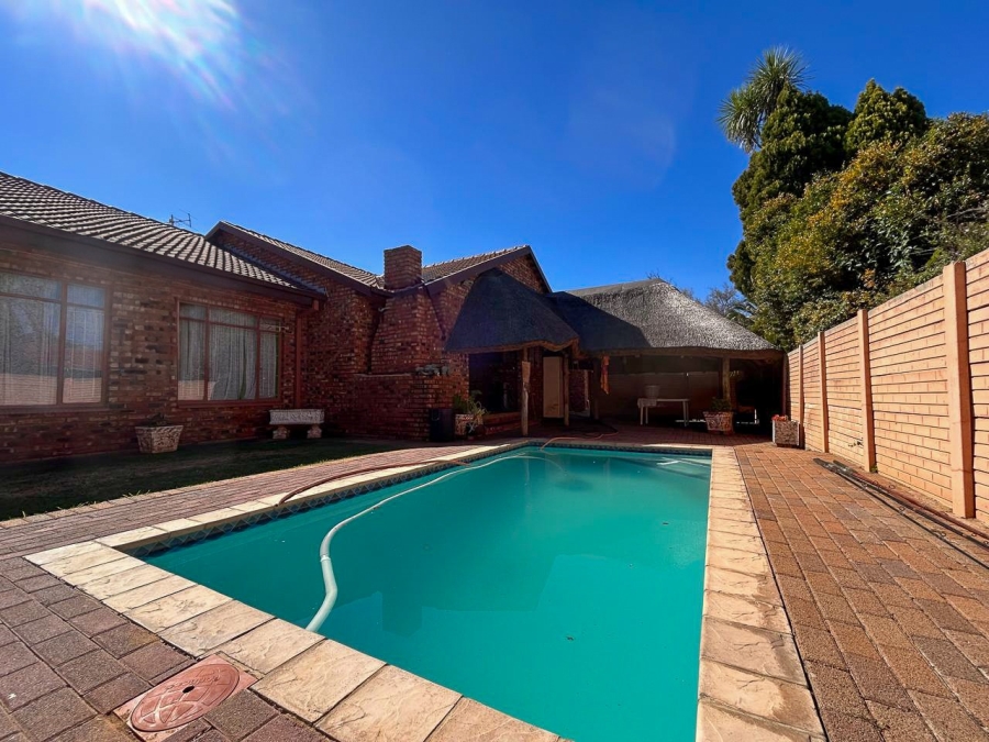 3 Bedroom Property for Sale in Kannoniers Park North West